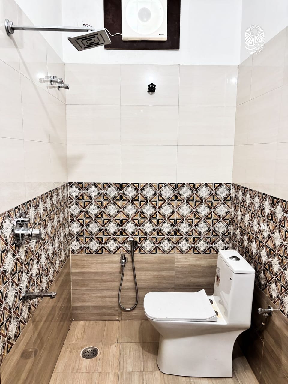 Free toiletries, toilet paper