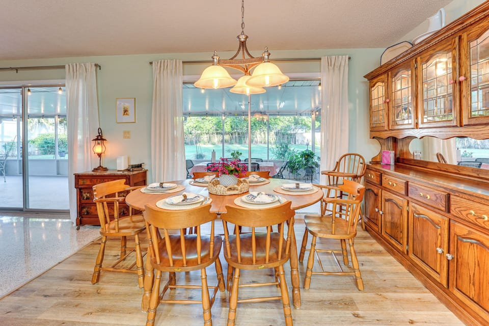 Dining Area | Dishware/Flatware