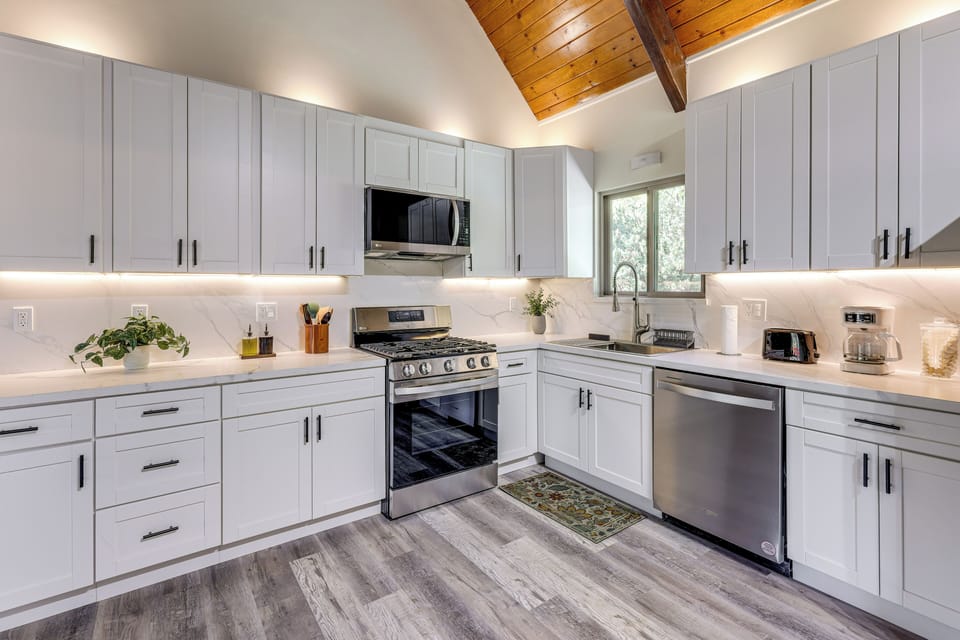 Kitchen | In-Unit Laundry