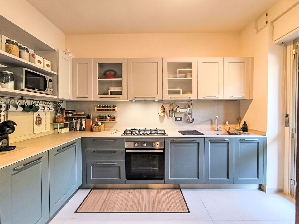 Kitchen, Kitchen Appliance, Major Appliance, Cabinetry, Countertop, Furniture, Interior Design, Wood, Home Appliance, Kitchen Stove