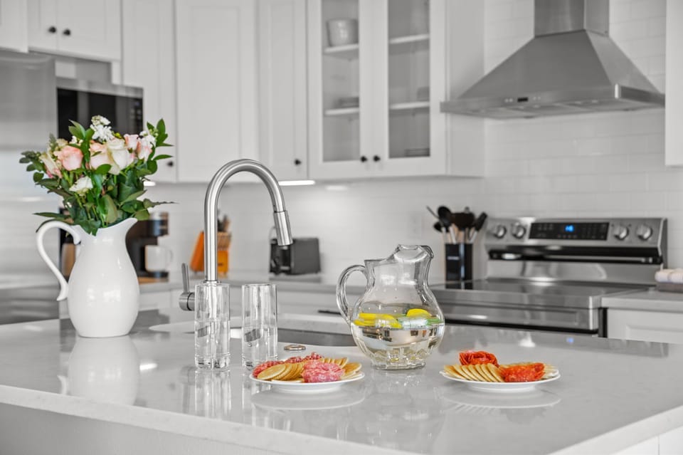 Sure, dining out is fun, but nothing beats your own vacation kitchen! Spacious, stylish, and fully equipped, it’s the perfect recipe for great meals (and even better company).