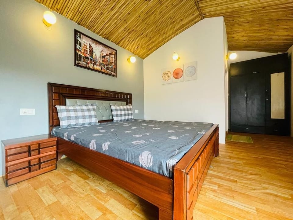 Deluxe Room, Valley View | Laptop workspace, free WiFi