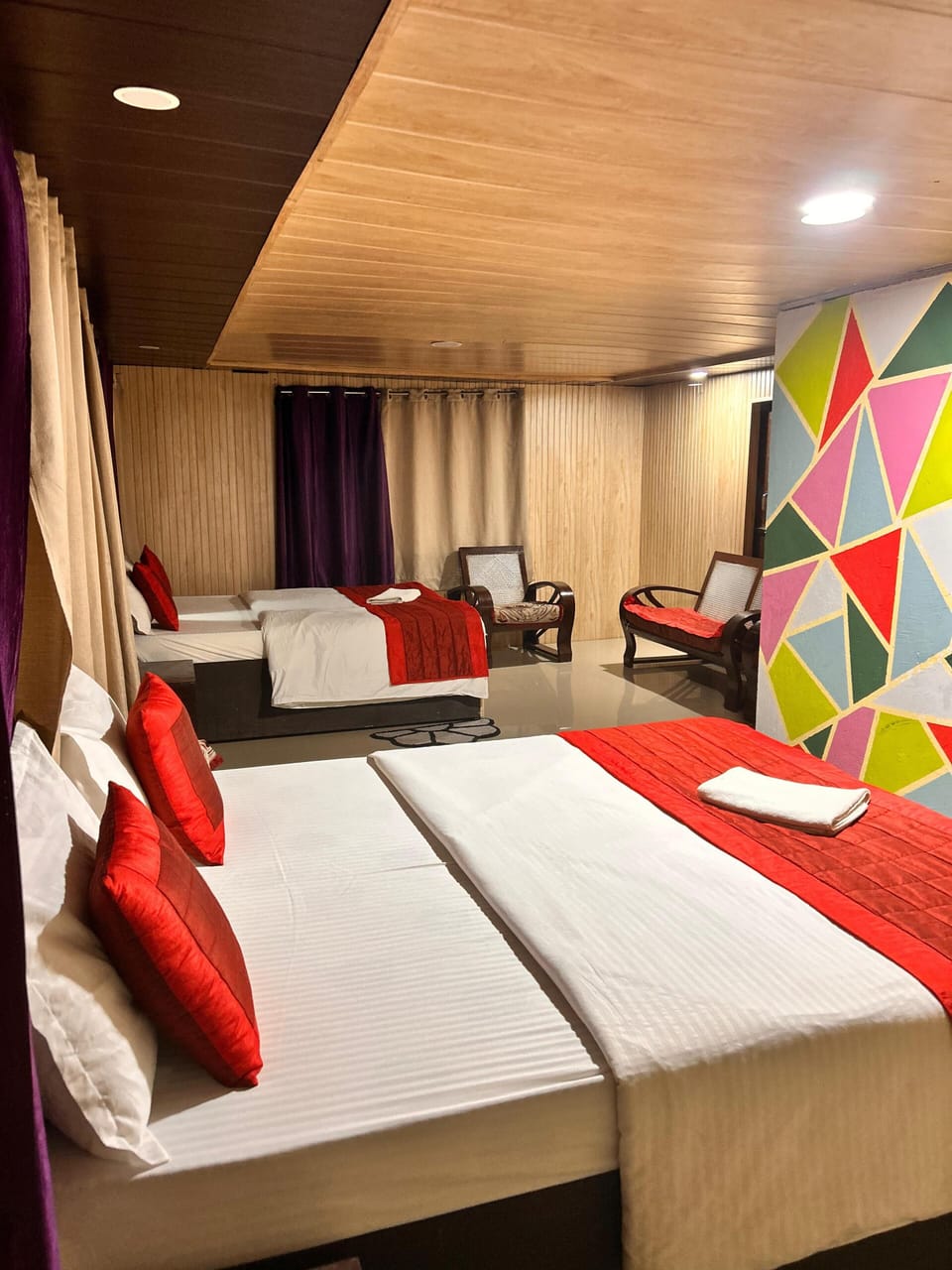 Deluxe Room | Iron/ironing board, free WiFi, bed sheets
