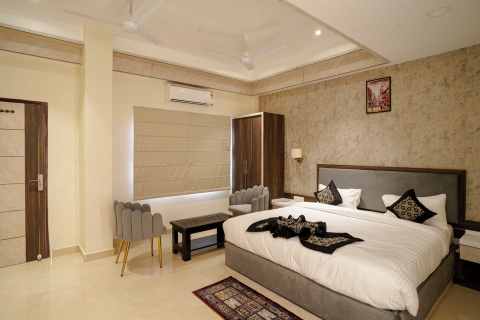 Standard Double Room, Balcony, City View | Desk, iron/ironing board, free WiFi, bed sheets