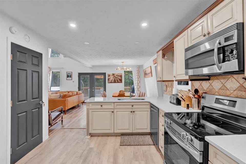 Modern Kitchen with Stainless Steel Appliances