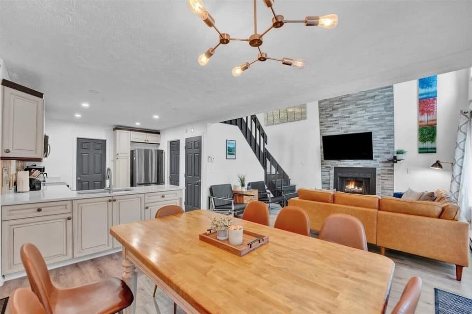 Spacious Dining Table – Perfect for Gatherings
