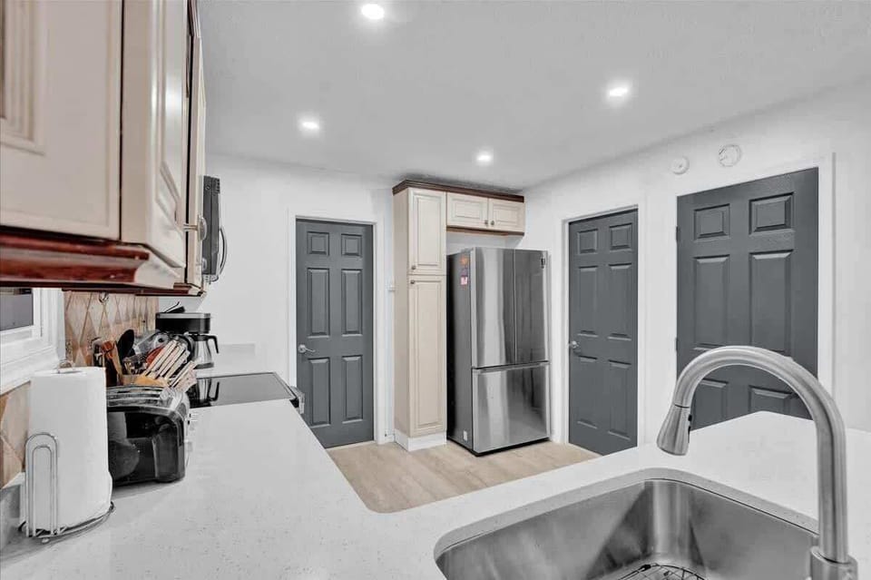 Kitchen Sink & Prep Area with Modern Finishes
