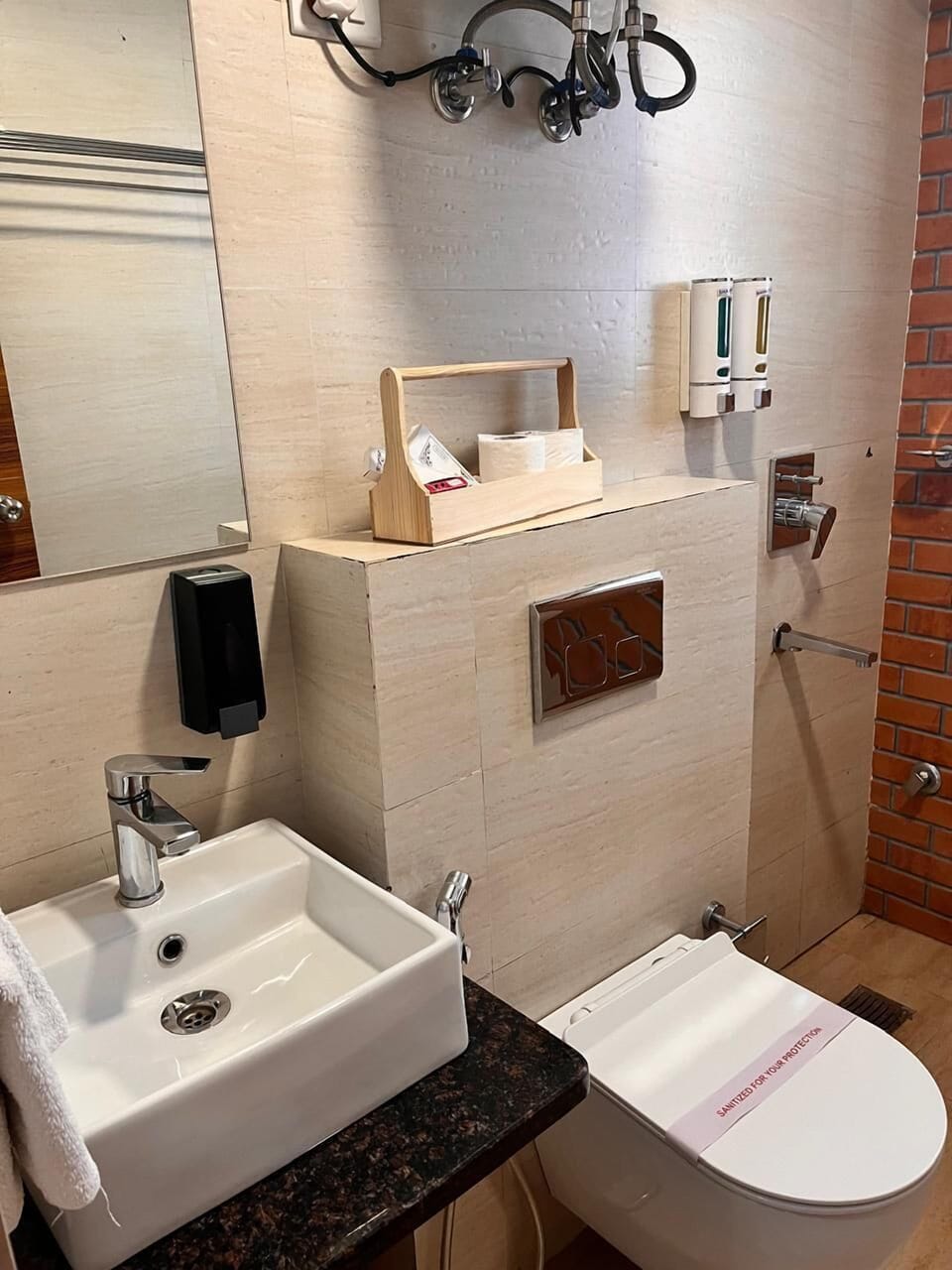 Deluxe Double or Twin Room, Balcony | Bathroom | Shower, hair dryer, slippers, towels