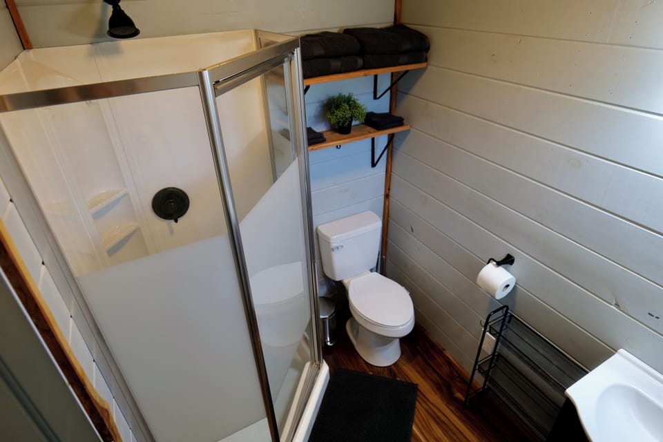 Bathroom/Shower