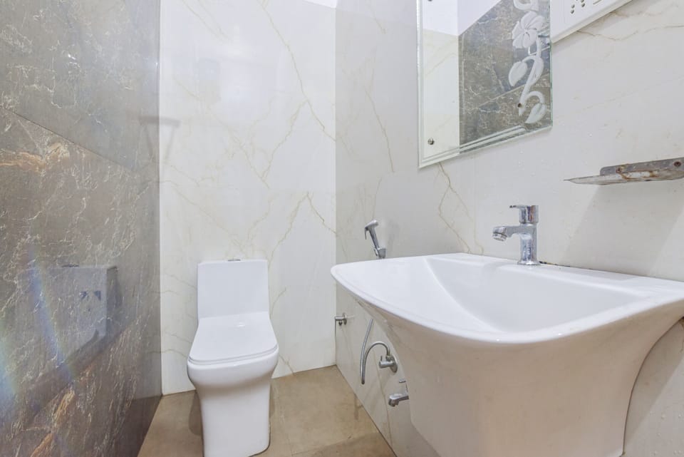 Deluxe Double Room, Balcony, Garden View | Bathroom | Shower, slippers, bidet, towels