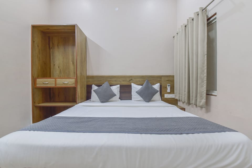 Double Room, City View | Soundproofing, iron/ironing board, free WiFi
