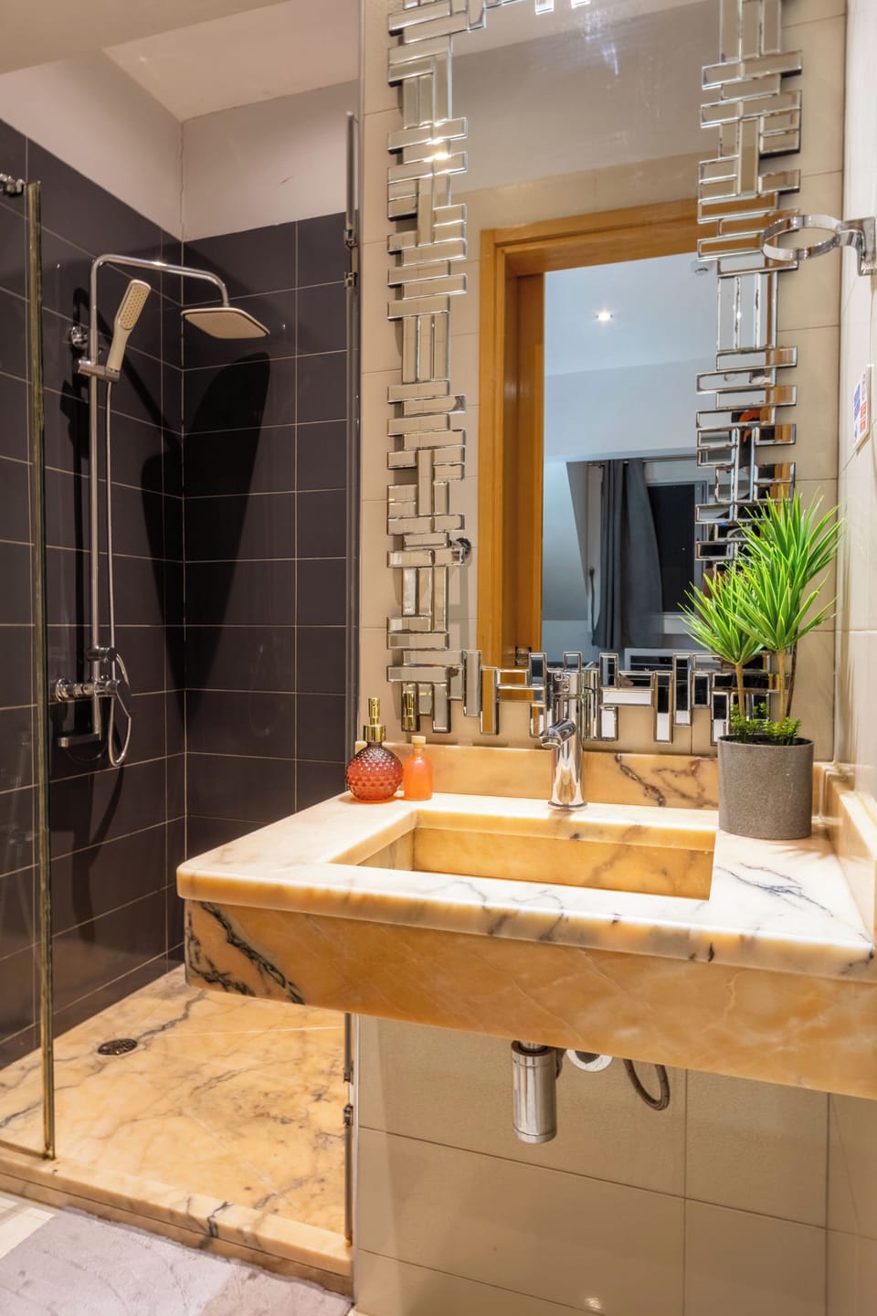 Family Studio Suite, City View | Bathroom | Towels, soap, shampoo, toilet paper