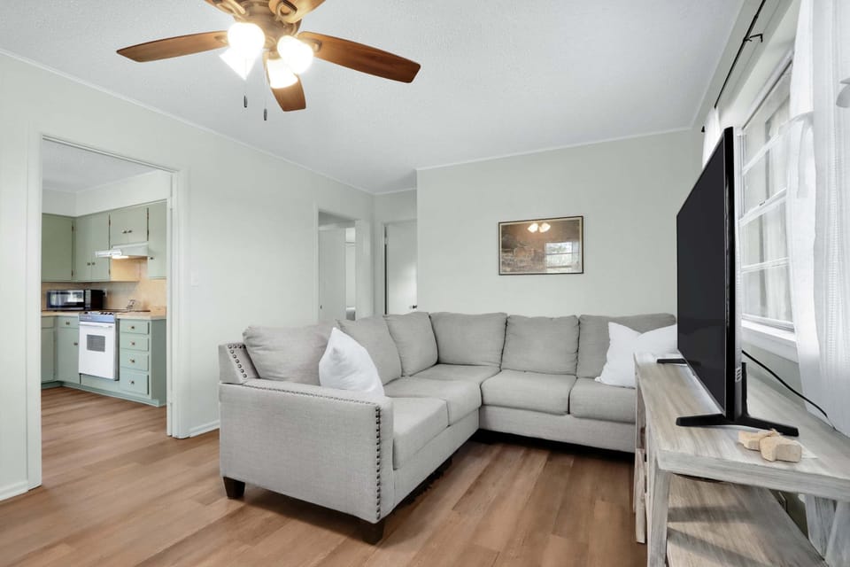 House, Multiple Beds, Patio (Guadalupe Bend Hideaway) | Living area