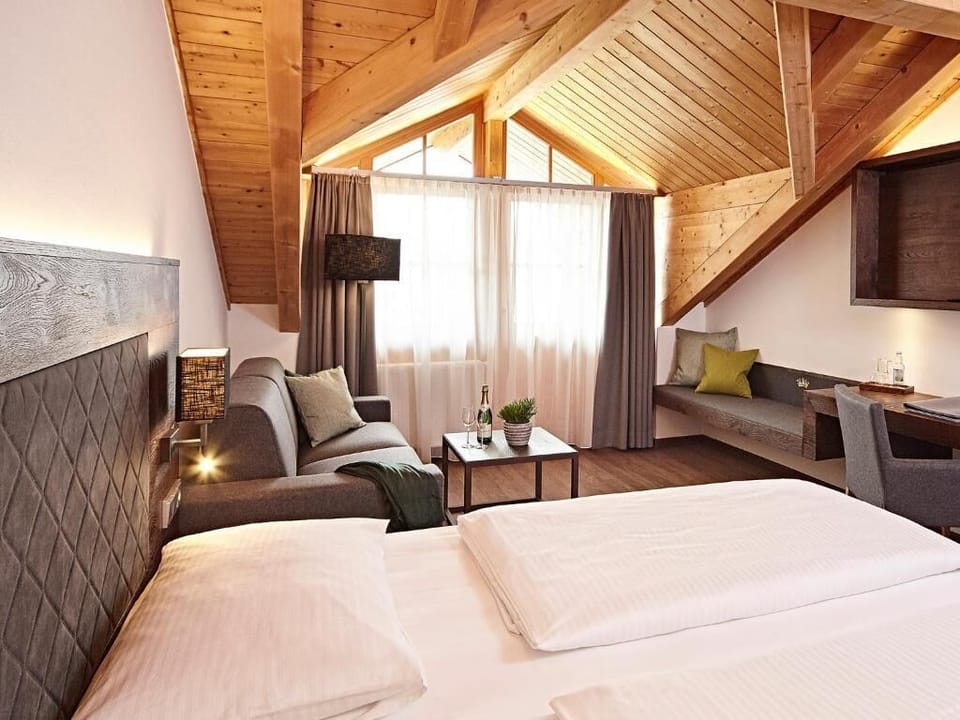 Deluxe Double Room, Garden View | Hypo-allergenic bedding, free WiFi, bed sheets