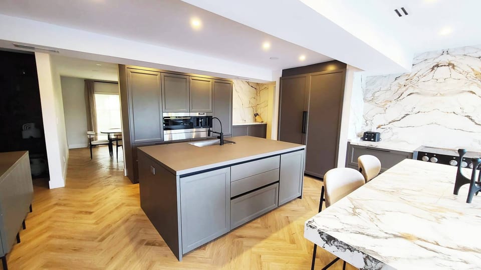 House | 5 bedrooms, desk, Internet