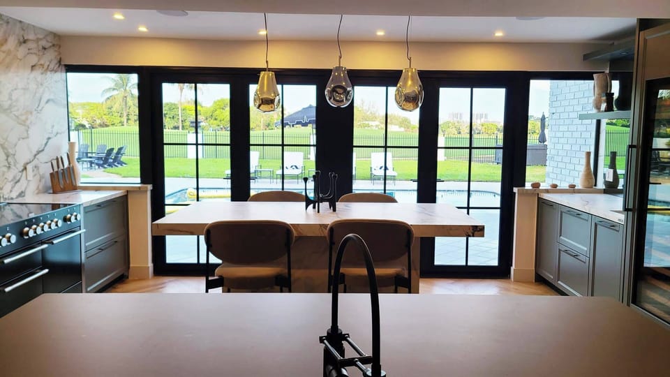 House | 5 bedrooms, desk, Internet