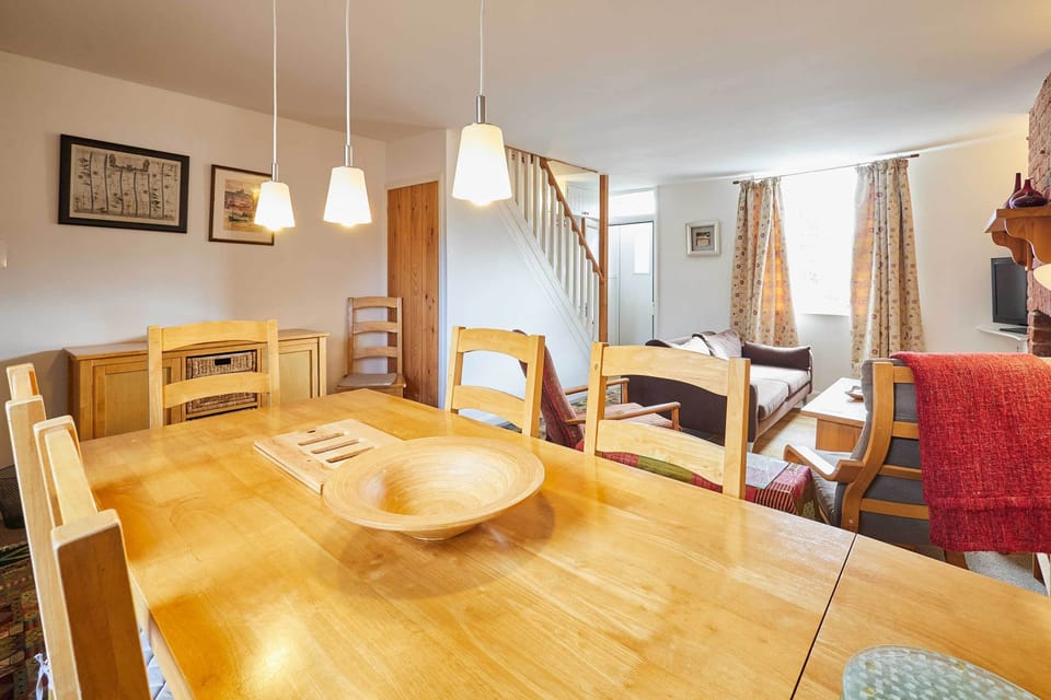 Sunbeam Cottage, Lythe - Host & Stay
