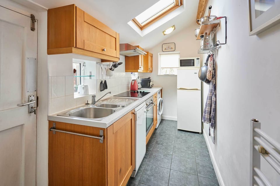 Sunbeam Cottage, Lythe - Host & Stay