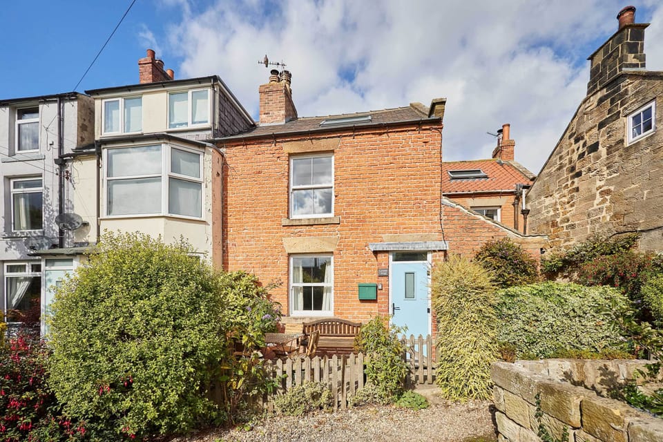 Sunbeam Cottage, Lythe - Host & Stay