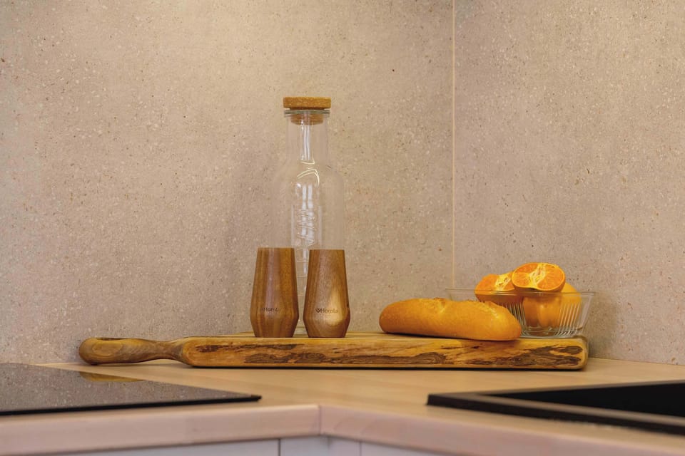 Kitchen detail – breakfast and natural decor – Minimalist yet charming kitchen corner with fresh fruit and natural tones.