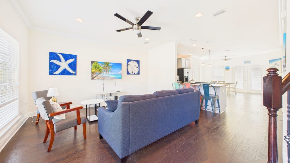 Living area equipped with sleeper sofa and stylish furnishings (sleeps 2)