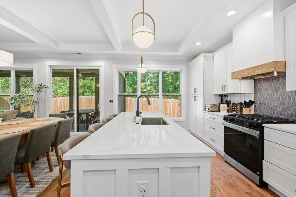 House, 5 Bedrooms | Private kitchen | Coffee/tea maker, fridge, oven, electric kettle