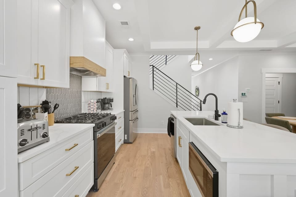House, 5 Bedrooms | Private kitchen | Coffee/tea maker, fridge, oven, electric kettle