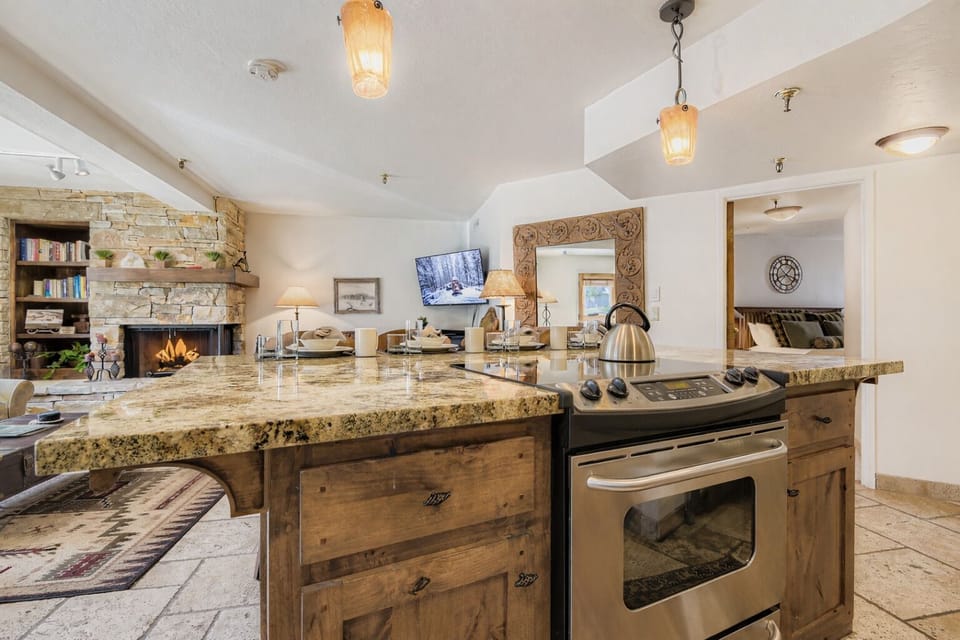 Condo, 2 Bedrooms | Private kitchen | Fridge, oven, coffee/tea maker, electric kettle