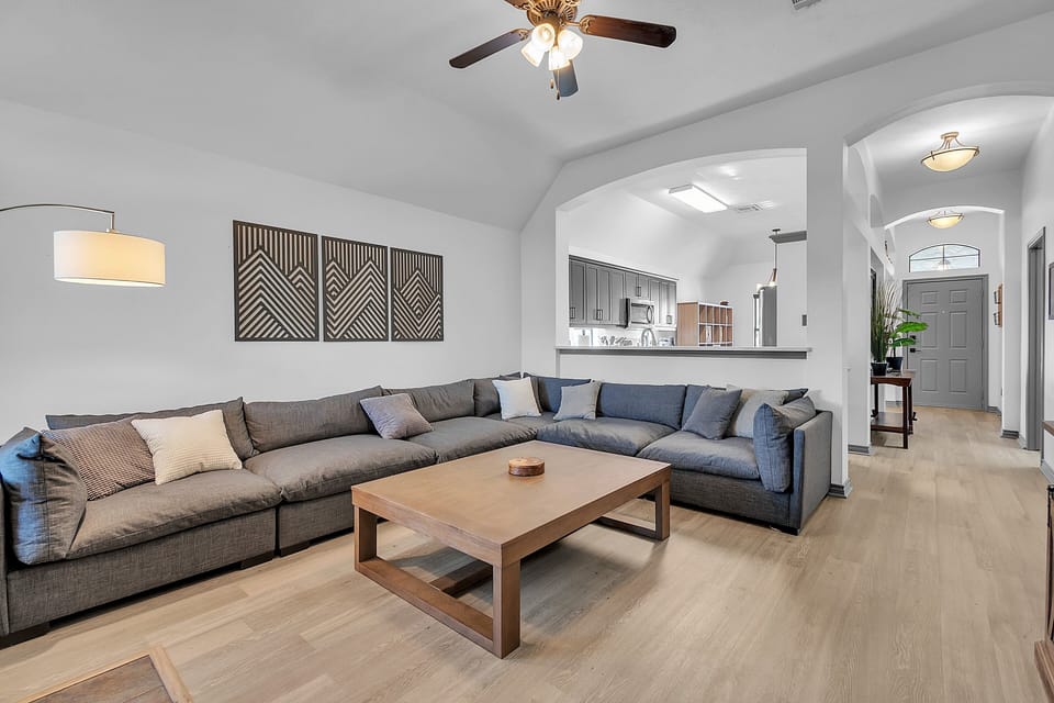 House, 3 Bedrooms | Living area | Streaming services
