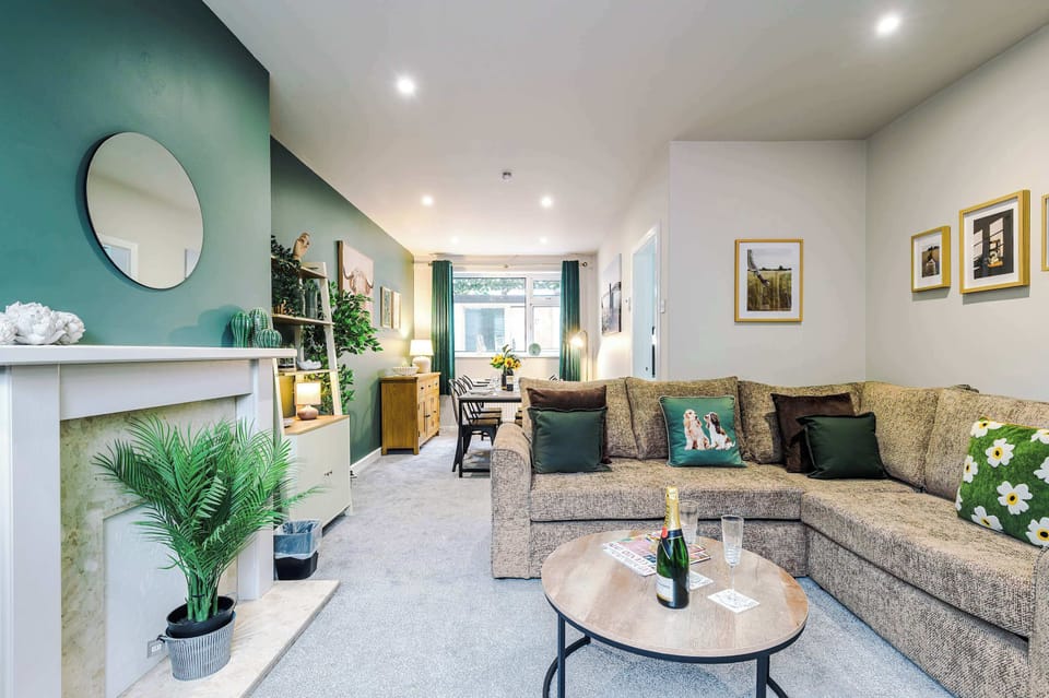 Enjoy a bright and generously sized living area, perfect for families to relax, play, and spend quality time together.