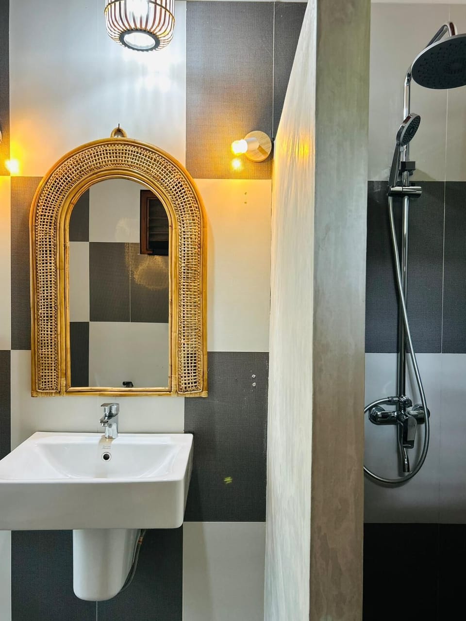 Deluxe Double Room, Balcony, Garden View | Bathroom | Shower, towels, soap, shampoo