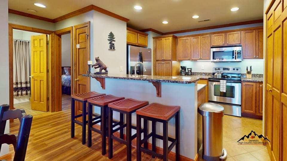 3 Kitchen with Breakfast Bar