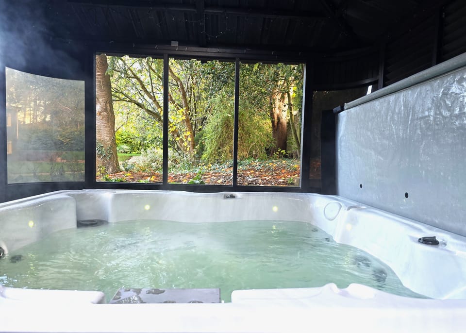 Indoor spa tub