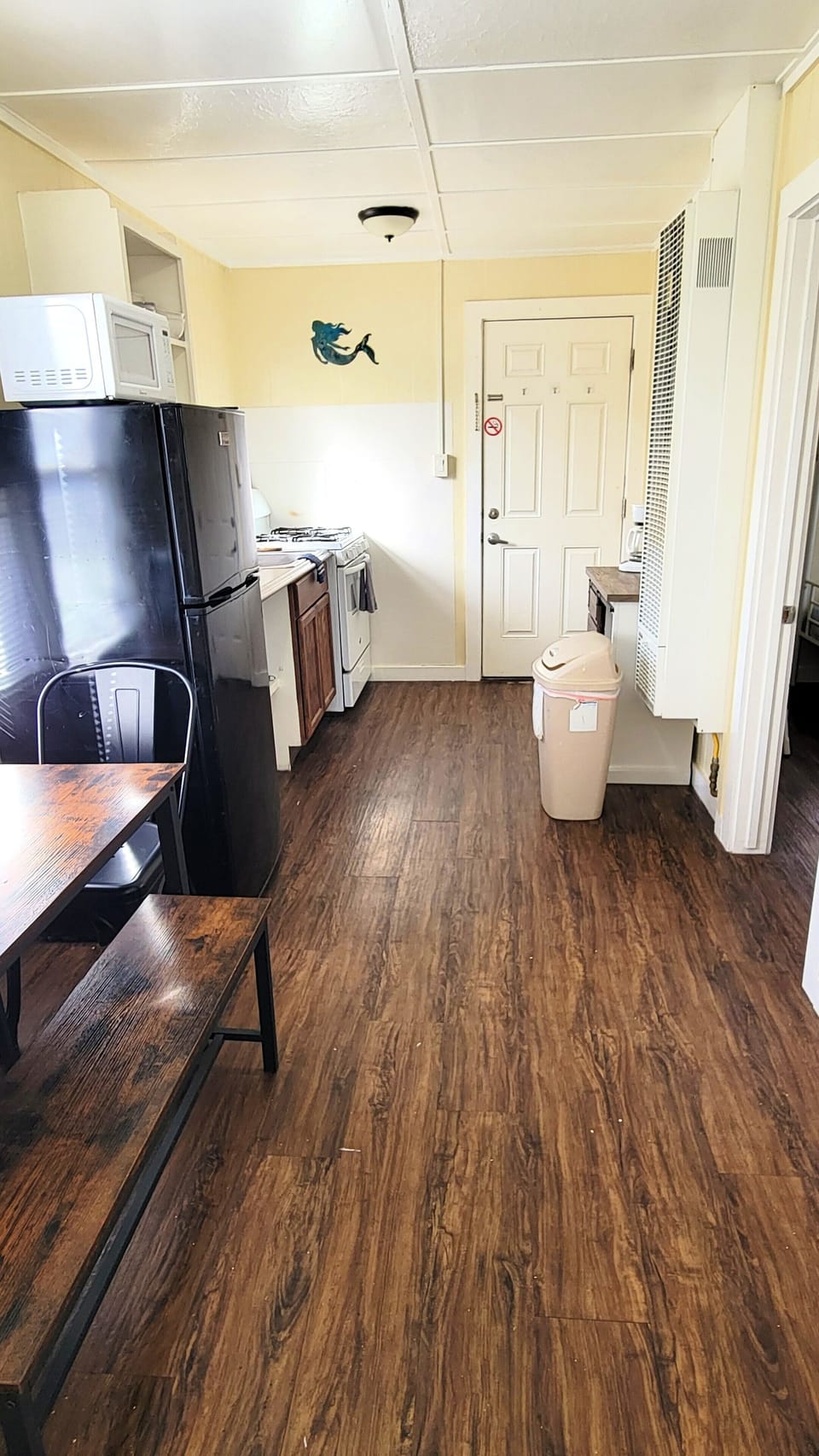 The cottage has a full kitchen and coffee bar.  