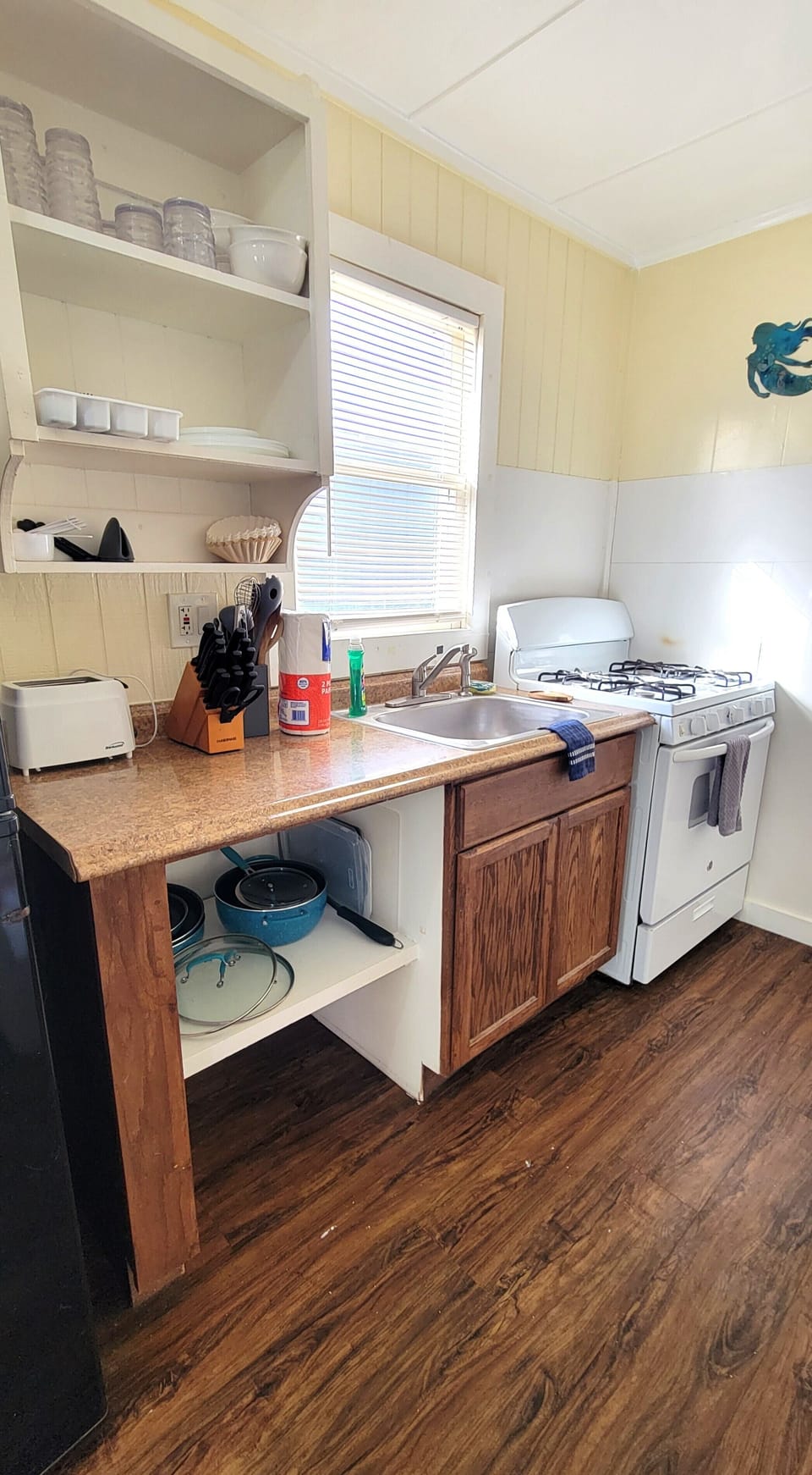 Basic cookware, soaps, and paper products are provided