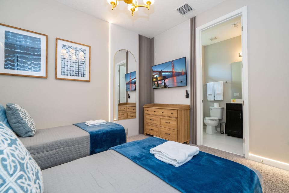 Cozy 2 Twin bedroom retreat with modern decor and city views