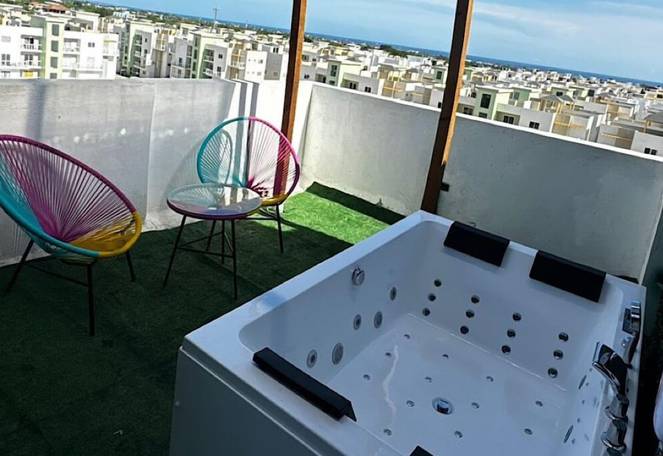 Outdoor spa tub