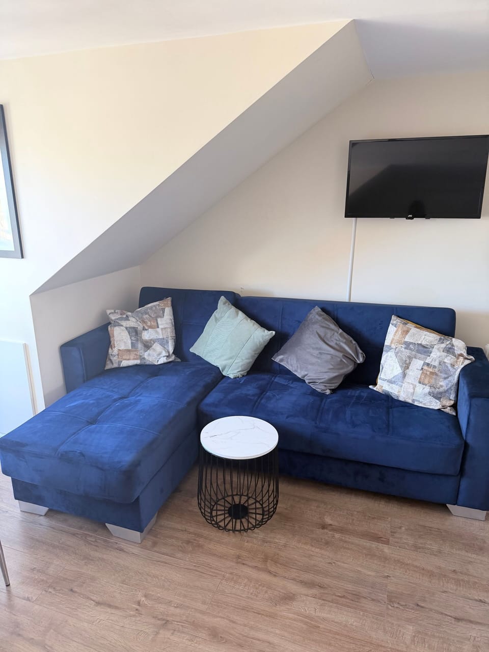 Apartment, 1 Bedroom, City View | Living room