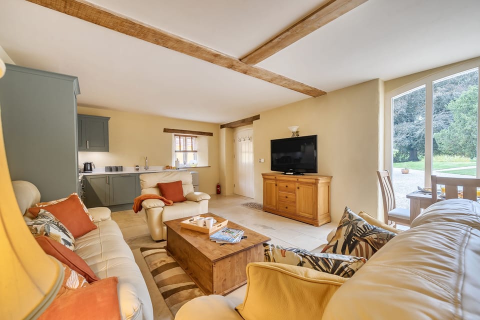 Coach House, Athelhampton, Dorchester: Gaze out across the garden from the sitting area