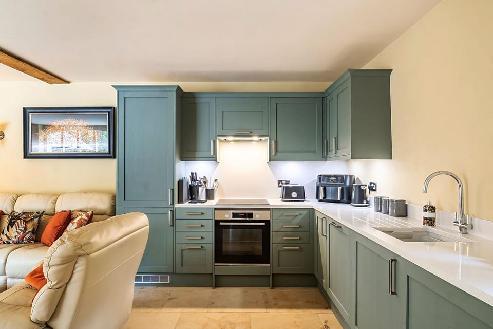 Coach House, Athelhampton, Dorchester: The well-equipped kitchen has all you need