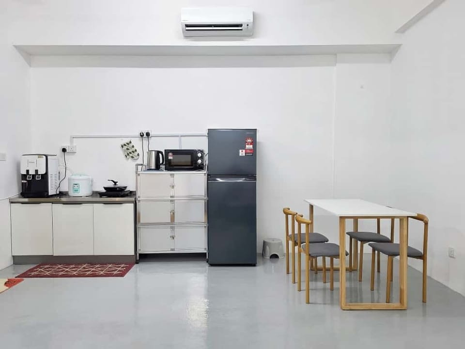 Room, City View | Private kitchen | Electric kettle