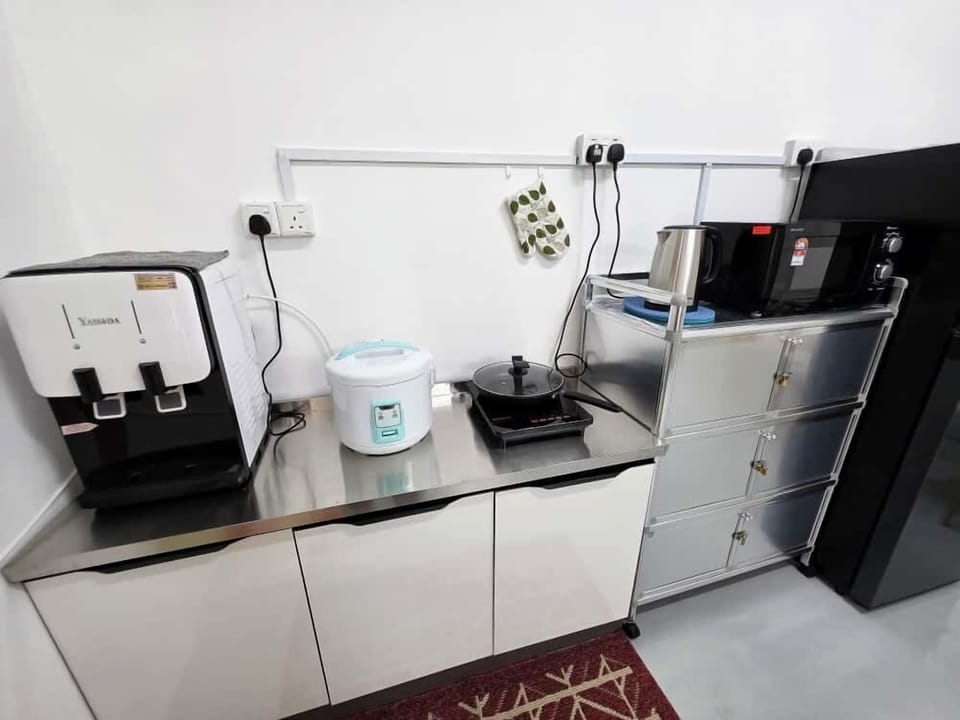 Room, City View | Private kitchen | Electric kettle