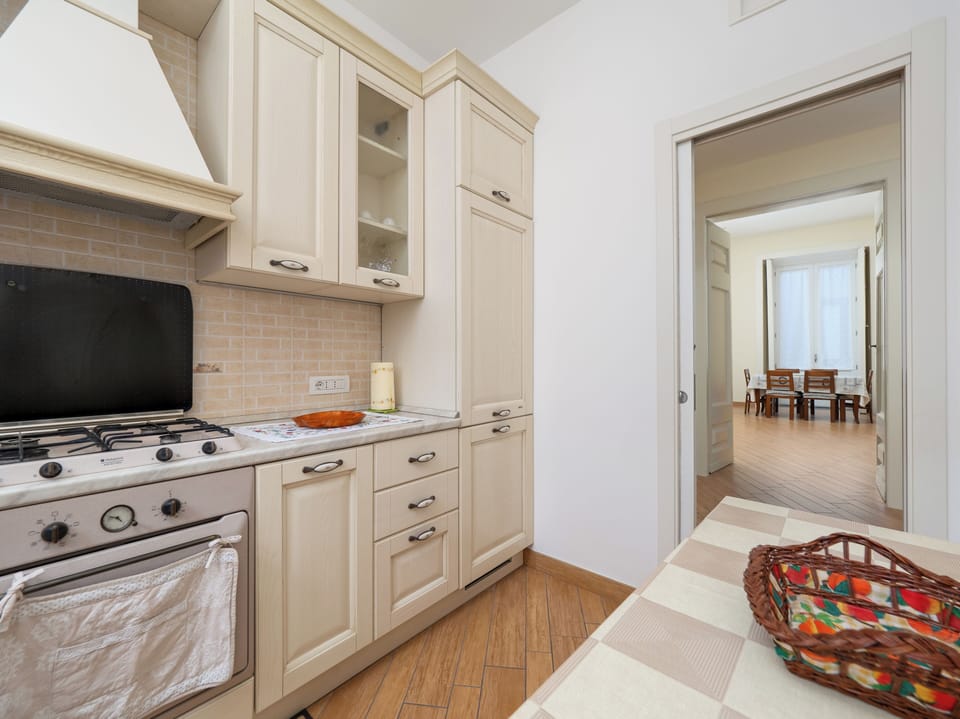 Exclusive Apartment, Balcony, City View | Private kitchen | Fridge, microwave, oven, stovetop