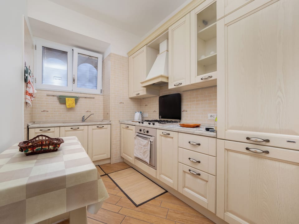 Exclusive Apartment, Balcony, City View | Private kitchen | Fridge, microwave, oven, stovetop