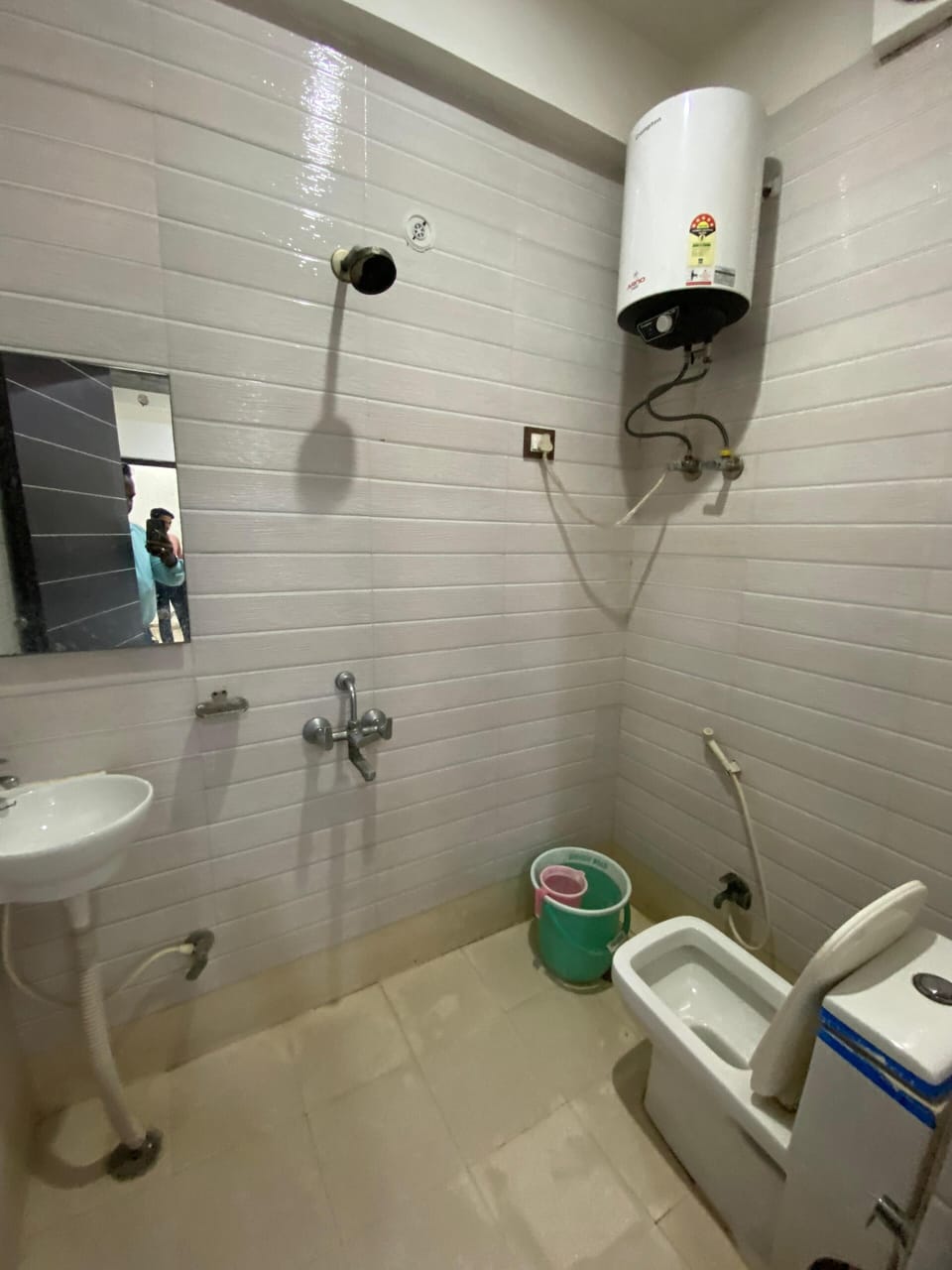 Shower, towels, soap, shampoo