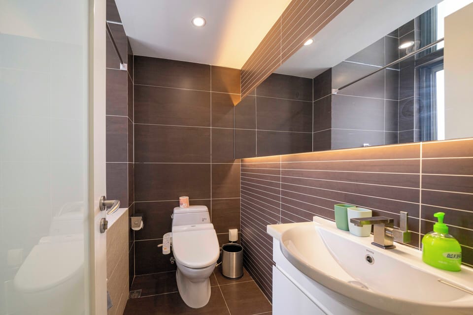 Superior Apartment, 3 Bedrooms, City View | Bathroom | Slippers