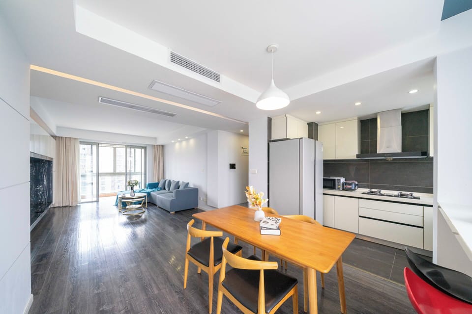 Superior Apartment, 3 Bedrooms, City View | Living room | Smart TV