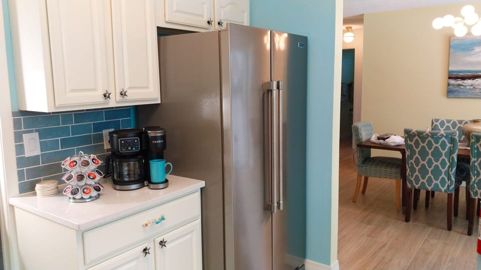 Keurig coffee bar with coffee pods , teas and a coffee press.