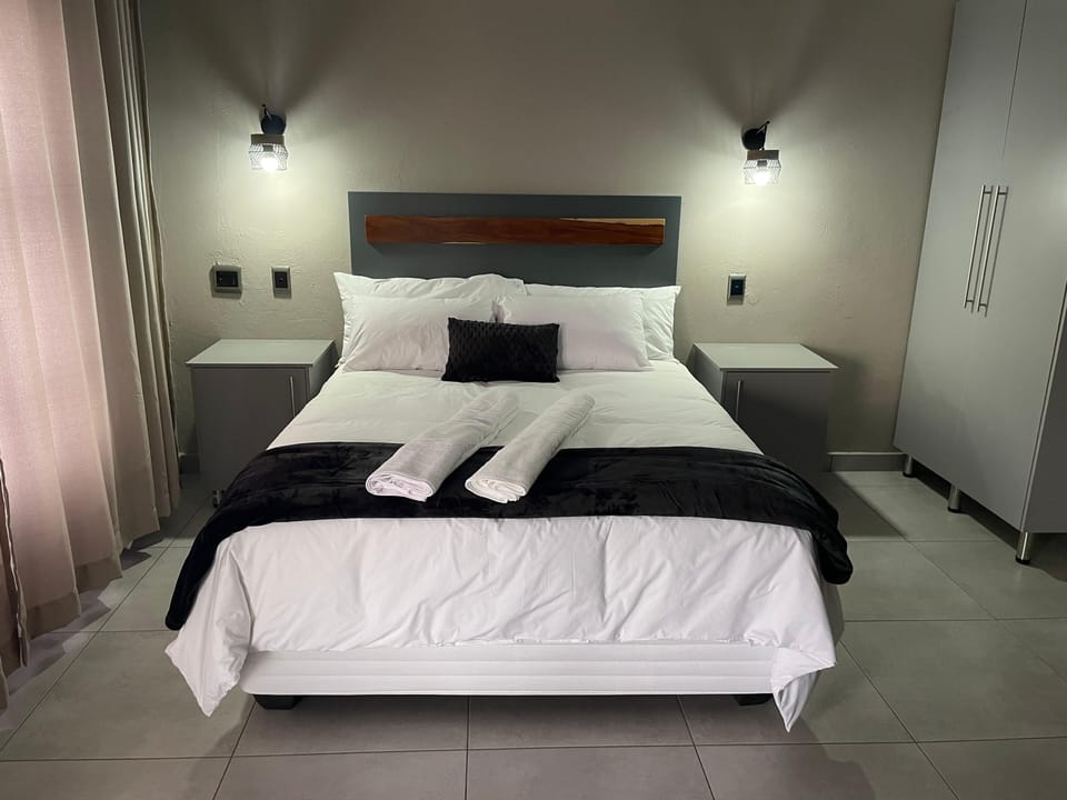 Deluxe Double Room, Patio | Desk, laptop workspace, iron/ironing board (on request), WiFi (free)