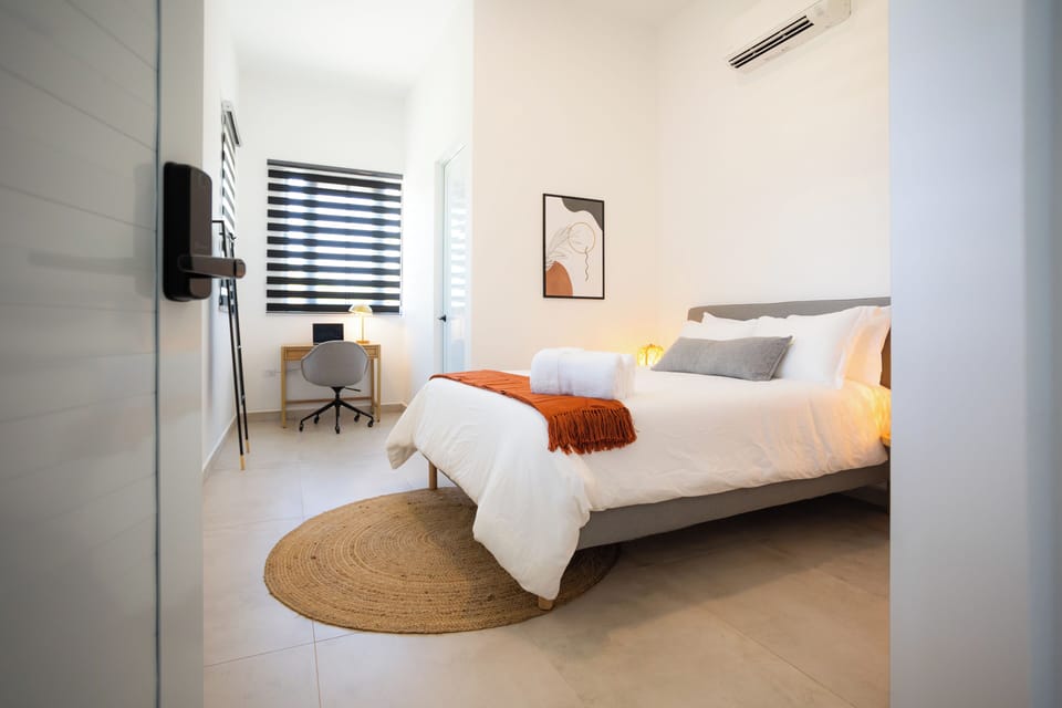 Classic Double Room, 1 Queen Bed | Desk, laptop workspace, WiFi (free)